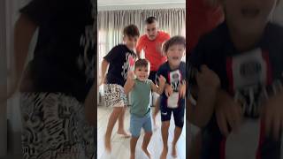 El paso del canguro 😎🤙🏼😂🫣 music baile viralvideo fyp [upl. by Ordep271]