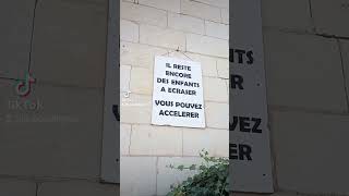 Panneau de dissuasion hyper original concernant les automobilistes 🚗🚙🏎️ 😳😳 [upl. by Atikaj]