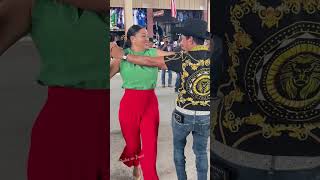 No te cansarás de verlos bailar esa canción youtubeshortsvideo baile 956valley dancemusic [upl. by Sezen674]