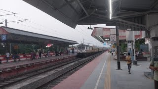 Jangipur Express Arrival at Nawadwip Dham [upl. by Bubalo528]