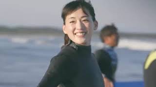 Haruka Ayase tries surfing  綾瀬はるか サーフィンに挑戦 [upl. by Arocet33]