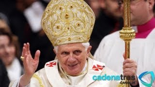 La vestimenta papal de Benedicto XVI [upl. by Lehcyar339]