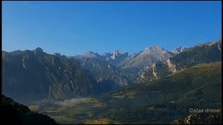 Naranjo de Bulnes desde la Corona Carreña de Cabrales [upl. by Ferne]