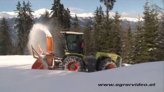 Claas Xerion 3800 beim Schnee fräsen [upl. by Ateekan511]