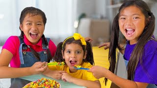 ¿Quién es La Mejor Hermana Niños Fingen Ser Una Niñera  Aprender y Jugar Con Juguetes y Colores [upl. by Washington]