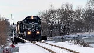 LSRC 303 amp LSRC 4303 Northbound in Alpena Mi [upl. by Eded]