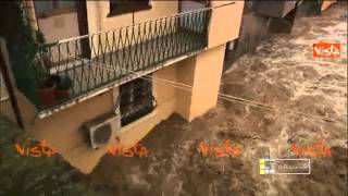 ALLARME METEO LIGURIA ALBISOLA TORRENTE IN PIENA MINACCIA ESONDAZIONE 15 Novembre 2014 [upl. by Lyrahc]