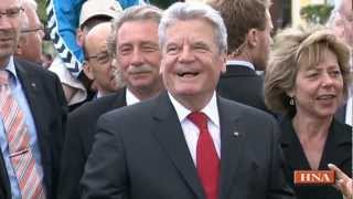 Kassel Bundespräsident Joachim Gauck eröffnet documenta 13 [upl. by Noirred]