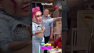 EXCLUSIVA Karol G besa a Bad Bunny en Wa Japen Miami shorts humor [upl. by Weinrich]