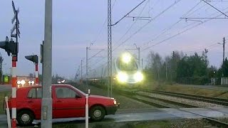 Pendolino  Przejazd kolejowy niestrzeżony [upl. by Oiracam649]