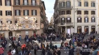 Saldi primo giorno di offerte a Roma le impressioni dei consumatori [upl. by Lienahs]