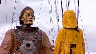 La petite géante et le scaphandrier Royal de Luxe 2009 [upl. by Arbuckle]