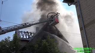 Lage auf Sicht  DACHSTUHLBRAND  GEBÄUDEBRAND  3 Alarm Feuerwehr Stuttgart [upl. by Vanni]