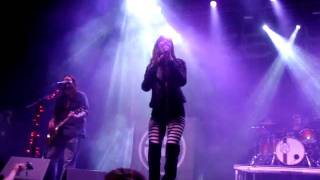 Seether quotBrokenquot featuring Lzzy Hale  98Rock Fest 4211 [upl. by Llenrev]