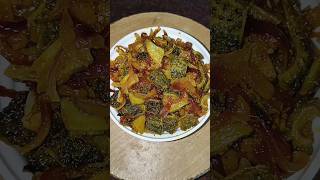 crispy karela recipe कच्चे आम की खटास के साथ youtubeshorts shortsvideo shortstrending [upl. by Vary991]