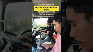 momen haru ketika istri driver truck bantu suaminya nyetir mobil truck ‼️driver truck istri haru [upl. by Aggappora]