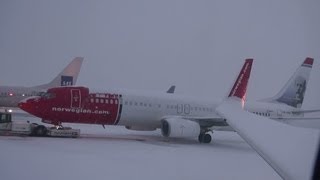 Oslo Airport Gardermoen Winter operations Landing amp taxiing [upl. by Campney]