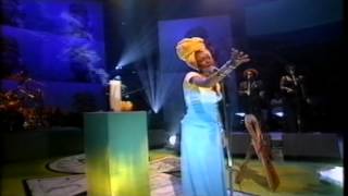 Erykah Badu Next Lifetime live on Jools Holland 1997 [upl. by Byrn]