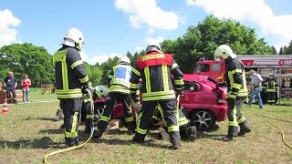 Einsatzfahrten 84  Vorführung Verkehrsunfallrettung FF Kisdorf [upl. by Acsirp]