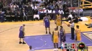 Mike Bibby Highlights vs Los Angeles Lakers 2004  31 points  Clutch 3 pointers [upl. by Nyrrek]