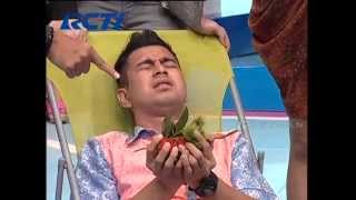 Raffi Ahmad Berani Pegang Rambutan  dahSyat 28 Juni 2014 [upl. by Riem965]