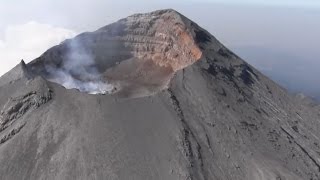 impresionante Vuelo sobre Crater del Volcán Popocatepétl [upl. by Jenkel]