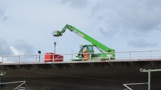 Soeren66  MERLO ROTO 4521 MCSS hebt Kompressor von einer Autobahnbrücke [upl. by Talbert]