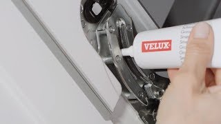 Fetten eines VELUX Dachfensters ab Baujahr 2013 [upl. by Lacie]