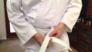 How to correctly tie a karate belt [upl. by Einon]