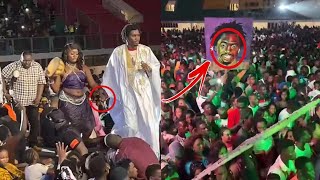 Mauritanie en plein danse de Awa banaya Wally Seck arrête le show pour un problème de sécurité… [upl. by Cullan]