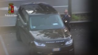 Furti di decine di fuoristrada Range Rover 5 arresti a Milano [upl. by Martelle]