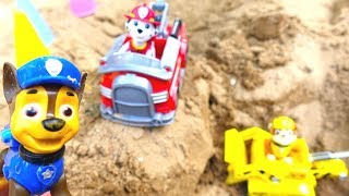 Paw Patrol Pups  Die Paw Patrol spielt im Sandkasten  Spielzeugvideo für Kinder [upl. by Rybma952]