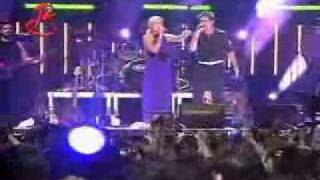 Nelly Furtado Juanes Te busque Fotografia LIVE [upl. by Rothschild]