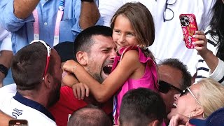 Djokovic abrazado a su hija Tara se derrumba tras ganar el oro ante Alcaraz en París [upl. by Norraj882]