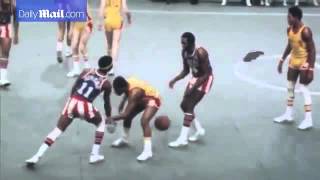 Harlem Globetrotter legend Meadowlark Lemon in action in 1977 [upl. by Olney]