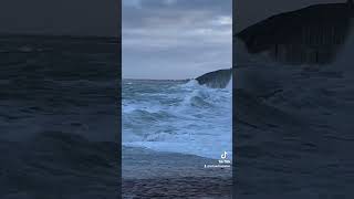 🌊 Avec les vents violents de fortes vagues sécrasent sur les littoraux 📅 date  31122023 [upl. by Berard]