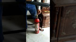 How to use co2 fire extinguisher  co2 fire extinguisher kaise chalate hain [upl. by Euqram]