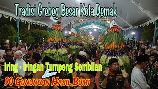 Iring iringan Tumpeng Sembilan dan 90 Gunungan Hasil Bumi dalam rangka Grebeg Besar Kota Demak [upl. by Volin682]