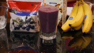 How to Make a Smoothie With Frozen Strawberries Blueberries amp Bananas  Making Smoothies [upl. by Edee690]