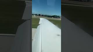 Cirrus Sr20 landing at eagle creek Indianapolis airplane cirrus indianapolis [upl. by Dylana]