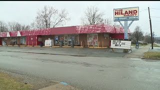 Girard PD looking for robbers who forced store clerk to floor at gunpoint [upl. by Mccormac412]