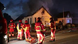 Woningbrand aan de Molenstreek in Finsterwolde [upl. by Aisnetroh]