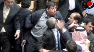 Un député jordanien sort une Kalachnikov et ouvre le feu à lintérieur du Parlement [upl. by Aja413]