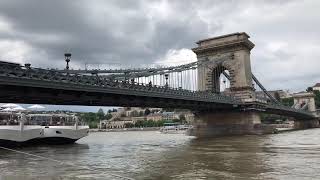 Die Kettenbrücke in Budapest Széchenyi lánchíd [upl. by Hollis]