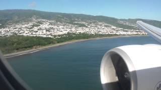 Atterrissage à La Réunion en 777300ER [upl. by Anabal]