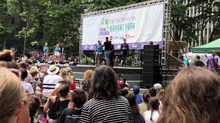 Katharine McPhee amp Erich Bergen sing Bad Idea  Waitress  Broadway in Bryant Park [upl. by Nomma]