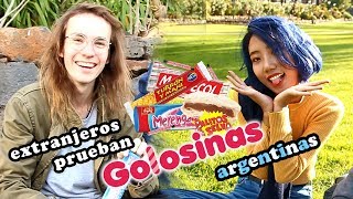 ¡Extranjeros prueban Golosinas Argentinas 🍭😋 [upl. by Isaac655]