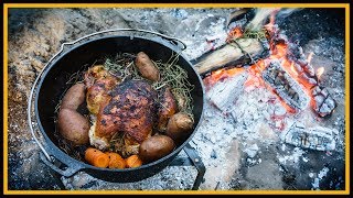 🔥 XXL Huhn im Dutch Oven 🍲 Heuhuhn draußen kochen  Outdoor Bushcraft Deutschland [upl. by Ellehcor]