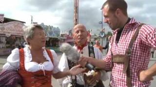 Oktoberfest styleranking zeigt euch die schönsten Dirndl und Lederhosn live von der Wiesn [upl. by Nomael846]