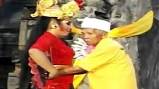 JOGED BUMBUNG Hot  Kakek Lucu Umur 80 Tahun  Balinese Dance HD [upl. by Akcinat]